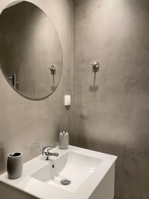 A Place 4U No10 - Garden-Level Getaway 2 Bedroom 2 Bathroom Apartment With Yard Ateny Zewnętrze zdjęcie